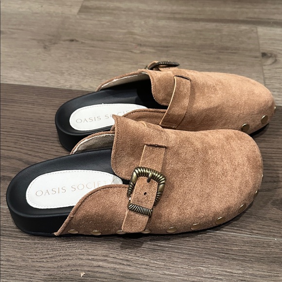 Oasis Society size 8 Tan Suede Buckle Loafers.  Like new - Picture 2 of 4
